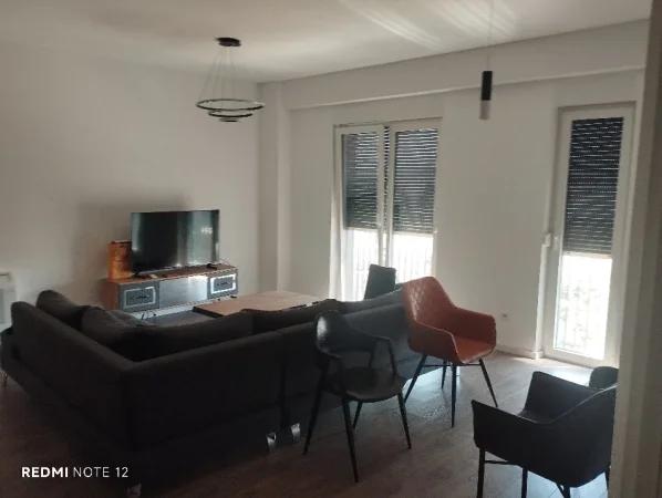 Tirane, jepet me qera apartament 2+1+Aneks+Ballkon Kati 9, 800 € (Bulevardi i Ri)