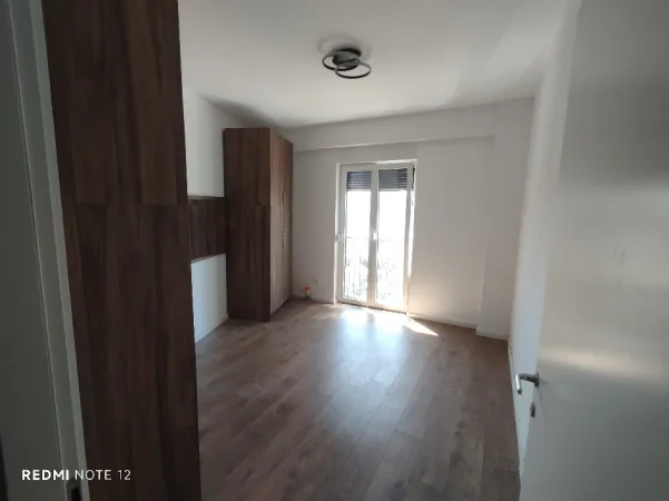 Tirane, jepet me qera apartament 2+1+Aneks+Ballkon Kati 9, 800 € (Bulevardi i Ri)