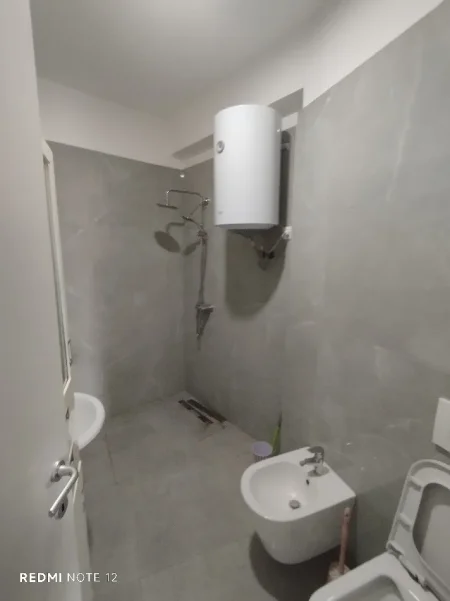 Tirane, jepet me qera apartament 2+1+Aneks+Ballkon Kati 9, 800 € (Bulevardi i Ri)