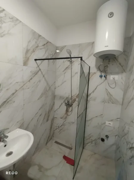 Tirane, jepet me qera apartament 2+1+Aneks+Ballkon Kati 9, 800 € (Bulevardi i Ri)