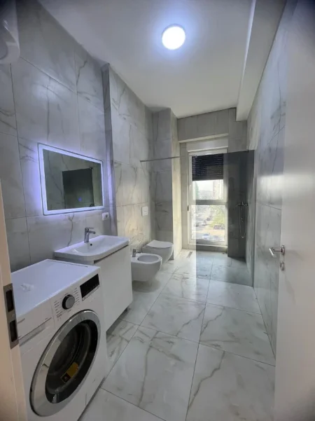 Tirane, jepet me qera apartament 2+1 Kati 4, 90 m² 650 € (Rruga Jordan Misja ,Kompleksi Kontakt)
