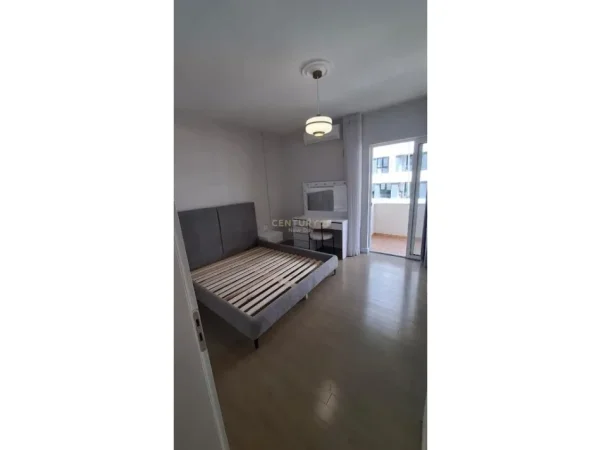 Tirane, jepet me qera apartament 2+1+Ballkon Kati 4, 88 m² 650 € 