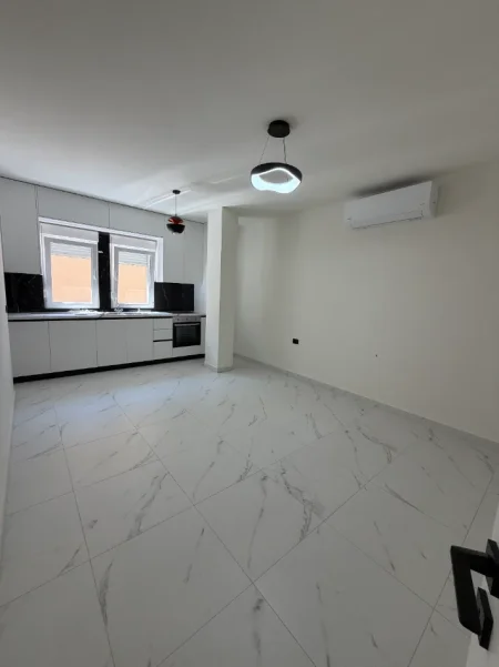 Tirane, jepet me qera nga Pronari, pa-komision apartament 2+1+Ballkon Kati 3, 70 m² 420 € (Vetëm 500 metra nga Spitali Amerikan 3)