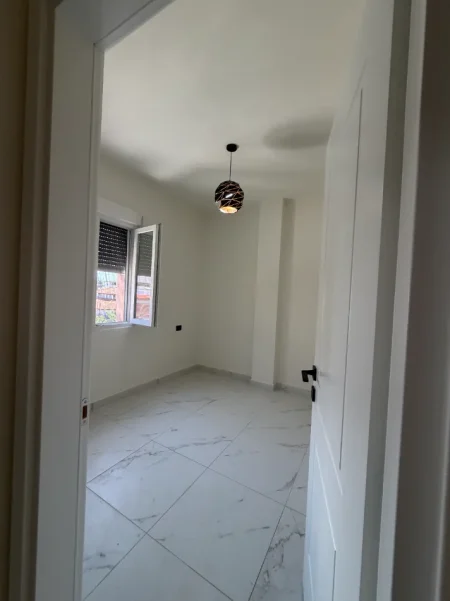 Tirane, jepet me qera nga Pronari, pa-komision apartament 2+1+Ballkon Kati 3, 70 m² 420 € (Vetëm 500 metra nga Spitali Amerikan 3)