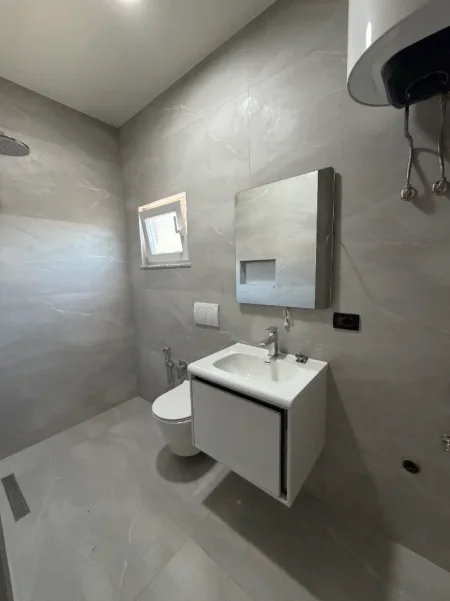 Tirane, jepet me qera nga Pronari, pa-komision apartament 2+1+Ballkon Kati 3, 70 m² 420 € (Vetëm 500 metra nga Spitali Amerikan 3)