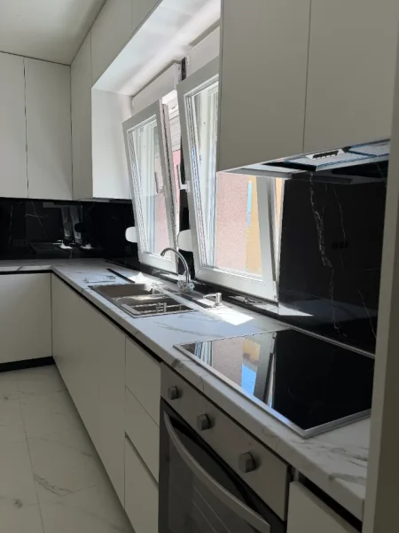 Tirane, jepet me qera nga Pronari, pa-komision apartament 2+1+Ballkon Kati 3, 70 m² 420 € (Vetëm 500 metra nga Spitali Amerikan 3)