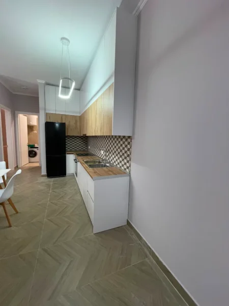 Tirane, jepet me qera apartament 1+1+Ballkon , 74 m² 850 € (Kompleksi Delijorgji)