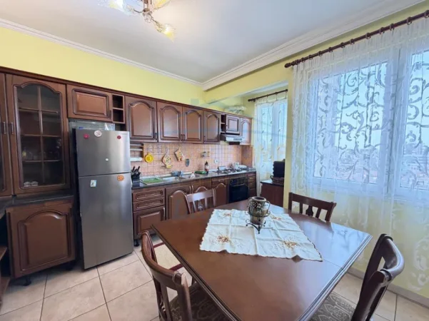 Tirane, shitet apartament 2+1+Ballkon Kati 8, 106 m² 220.000 € (Pazari i Ri)