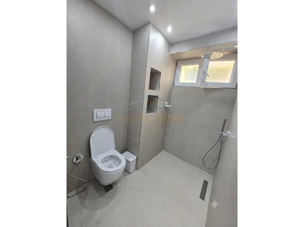 Tirane, shitet apartament 2+1+Ballkon Kati 1, 76 m² 184.000 € (Brryli)