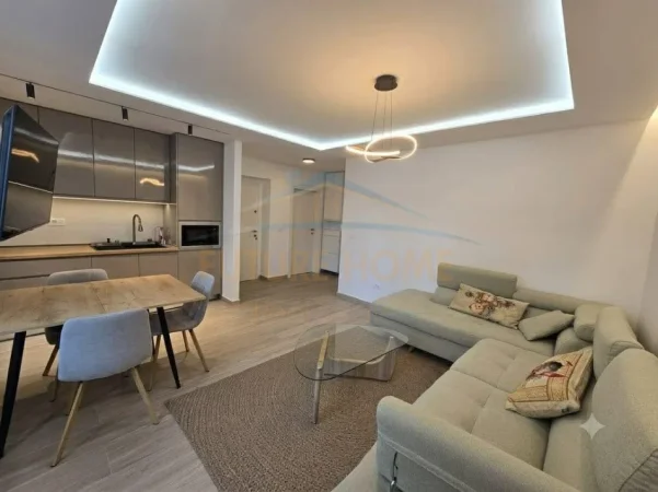 Tirane, shitet apartament 2+1+Ballkon Kati 1, 76 m² 184.000 € (Brryli)