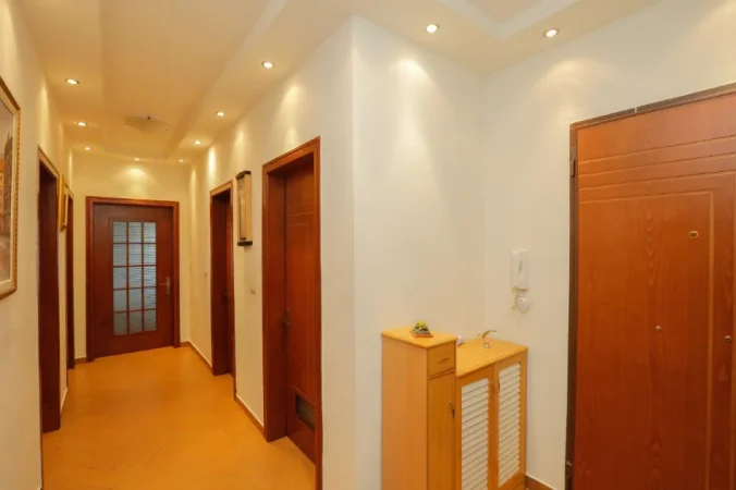 Shqiperi, jepet me qera apartament 3+1+Aneks+Ballkon Kati 4, 130 m² 750 € (rruga don bosco)