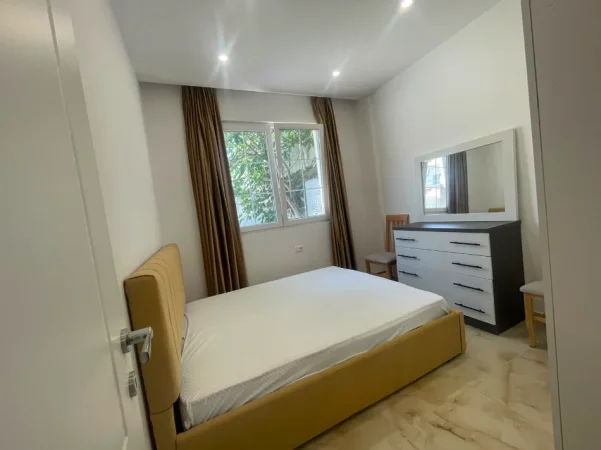 Tirane, jepet me qera apartament 1+1 Kati 1, 50 m² 400 € (Pas Spitalit Amerikan 2/Rr.Selaudin Zorba)