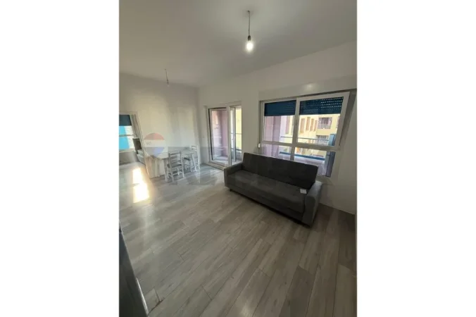 Tirane, jepet me qera apartament 1+1+Ballkon Kati 3, 56 m² 400 € (Kompleksi Mangalem)