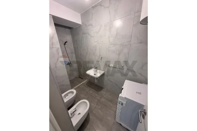 Tirane, jepet me qera apartament 1+1+Ballkon Kati 3, 56 m² 400 € (Kompleksi Mangalem)
