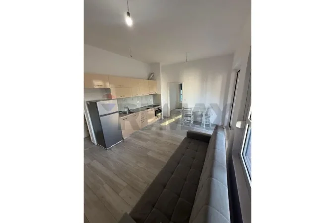 Tirane, jepet me qera apartament 1+1+Ballkon Kati 3, 56 m² 400 € (Kompleksi Mangalem)