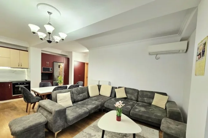 Tirane, jepet me qera apartament 2+1+Ballkon Kati 1, 95 m² 700 € (Kopshti Botanik/Rruga Selita e Vjeter)