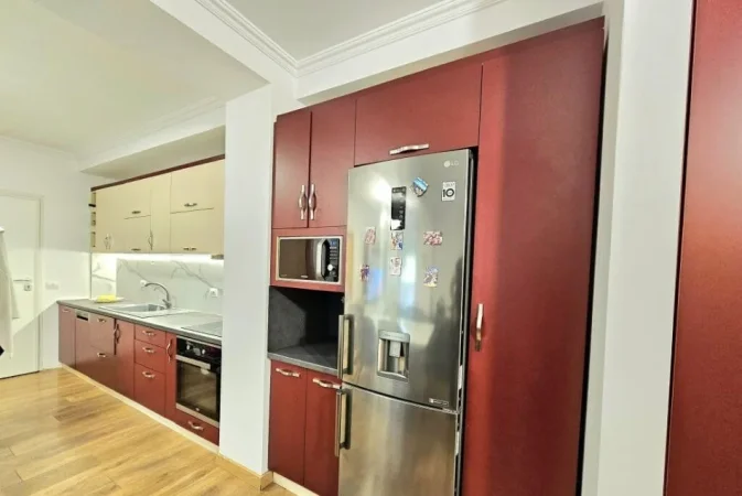 Tirane, jepet me qera apartament 2+1+Ballkon Kati 1, 95 m² 700 € (Kopshti Botanik/Rruga Selita e Vjeter)