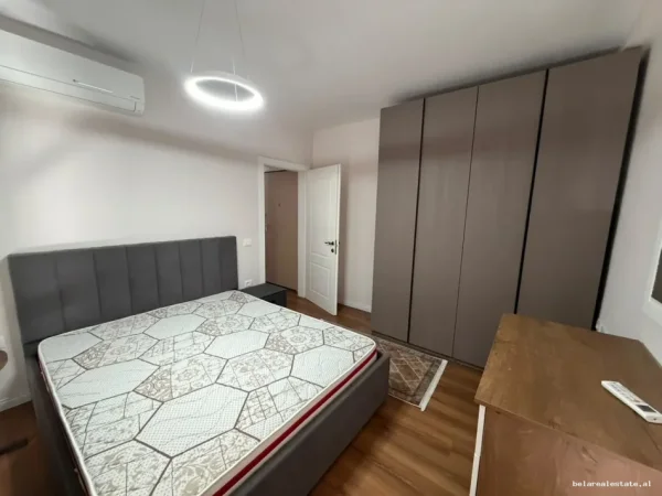 Tirane, jepet me qera apartament 2+1+Ballkon Kati 2, 67 m² 750 € (Rruga e Barrikadave)