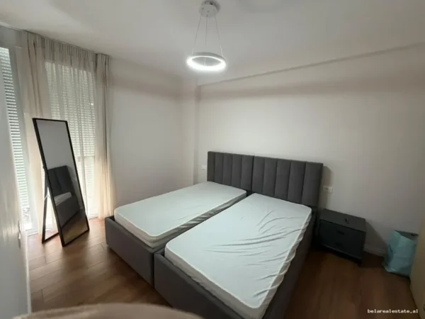 Tirane, jepet me qera apartament 2+1+Ballkon Kati 2, 67 m² 750 € (Rruga e Barrikadave)