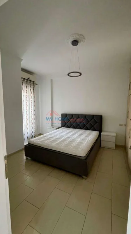 Tirane, jepet me qera apartament 1+1+Ballkon Kati 4, 70 m² 800 € (Rruga e Kavajes)