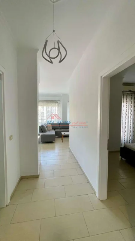 Tirane, jepet me qera apartament 1+1+Ballkon Kati 4, 70 m² 800 € (Rruga e Kavajes)