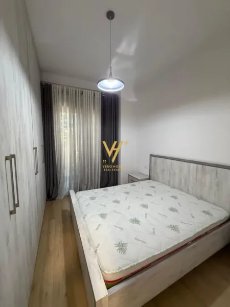 Tirane, jepet me qera apartament 1+1+Ballkon Kati 2, 65 m² 650 € (FARMACIA 10, ARLIS)