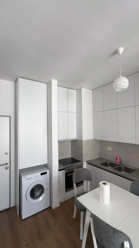 Tirane, jepet me qera apartament 1+1 Kati 8, 70 m² 450 € (Ali Demi)