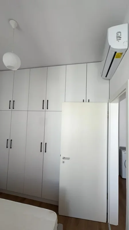 Tirane, jepet me qera apartament 1+1 Kati 8, 70 m² 450 € (Ali Demi)