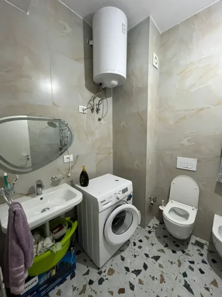 Tirane, jepet me qera apartament 1+1 Kati 8, (Ali Demi)
