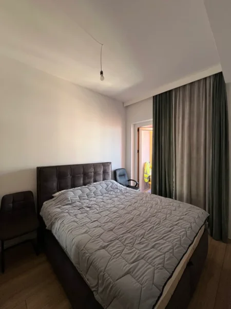 Tirane, jepet me qera apartament 1+1 Kati 8, (Ali Demi)