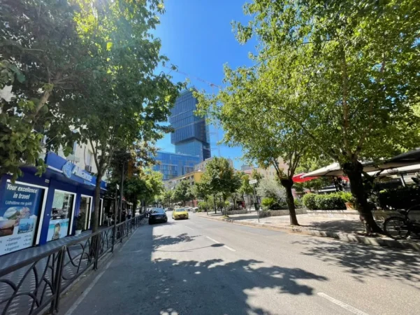 Tirane, jepet me qera ambjent biznesi Kati 0, 33 m² 1.200 € 