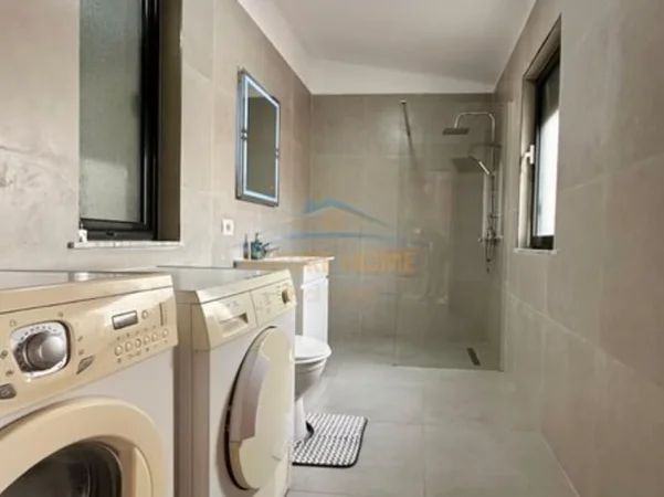 Tirane, jepet me qera apartament 2+1+Ballkon Kati 4, 76 m² 750 € 