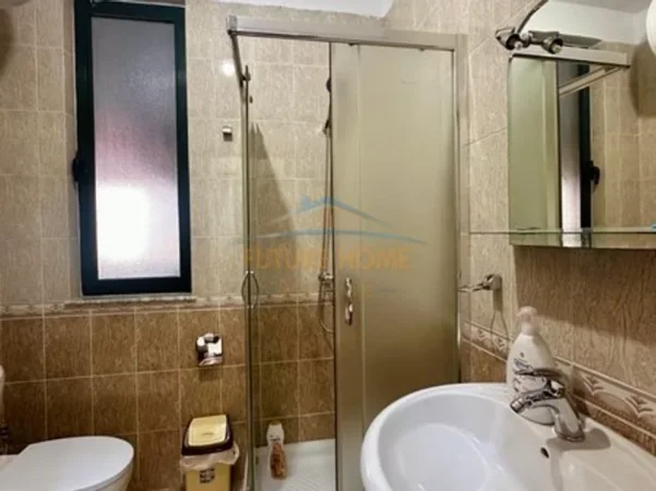 Tirane, jepet me qera apartament 2+1+Ballkon Kati 4, 76 m² 750 € 