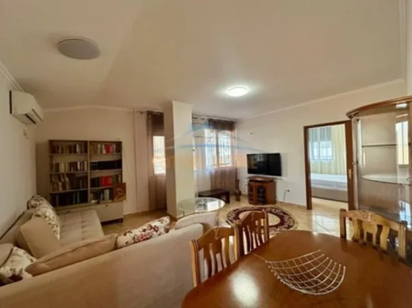 Tirane, jepet me qera apartament 2+1+Ballkon Kati 4, 76 m² 750 € 