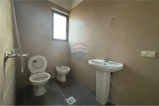 Vlore, shitet apartament+verande | Penthouse 2+1+Ballkon Kati 10, 277 m² 190.000 € (Rruga Gjergj Kastrioti (Transballkanike), Vlorë)