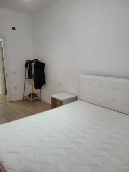 Tirane, jepet me qera apartament 1+1+Ballkon Kati 4, 70 m² 400 € (Rruga 5 Maji)