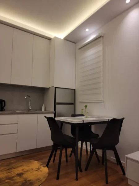 Tirane, jepet me qera apartament 1+1 Kati 1, 60 m² 550 € (Rruga e Durresit)
