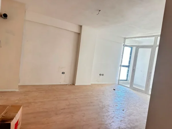 Tirane, shitet apartament 2+1 Kati 9, 91 m² 155.720 € (Ish Fusha e Aviacionit)