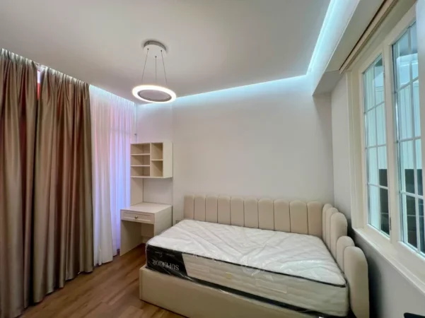 Tirane, jepet me qera apartament 2+1 Kati 5, 87 m² 1.000 € (Selvia Tirane)