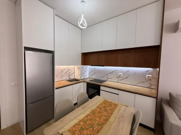 Tirane, jepet me qera apartament 1+1 Kati 6, (Ali Demi)