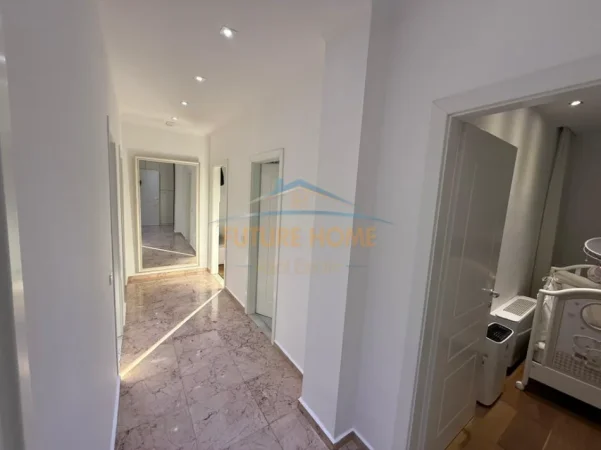 Tirane, shitet apartament 3+1+Ballkon Kati 2, 138 m² 410.000 € 