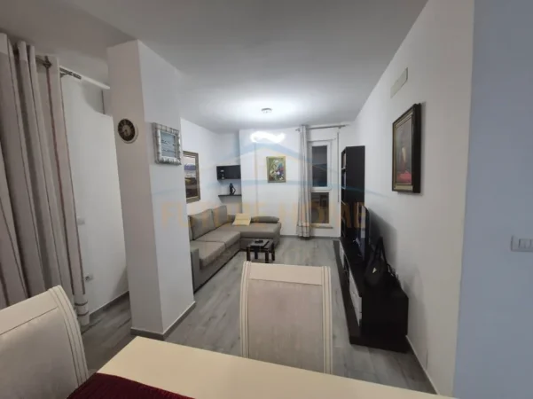 Tirane, jepet me qera apartament 1+1 Kati 4, 53 m² 650 € (Medreseja)