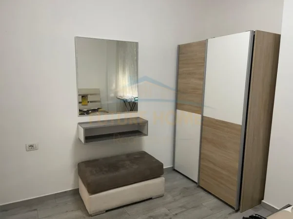 Tirane, jepet me qera apartament 1+1 Kati 4, 53 m² 650 € (Medreseja)