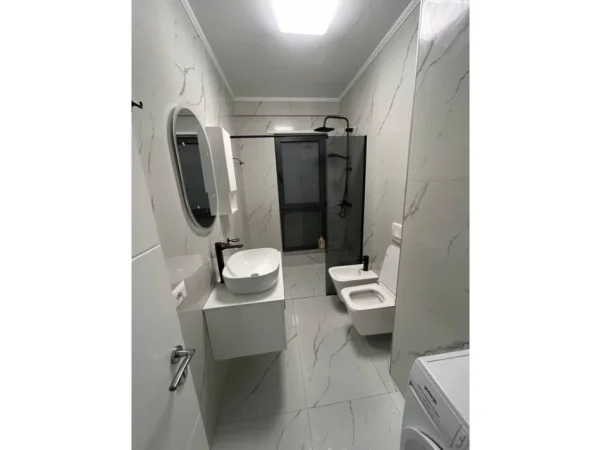 Tirane, jepet me qera apartament 1+1+Ballkon Kati 5, 72 m² 551 € 