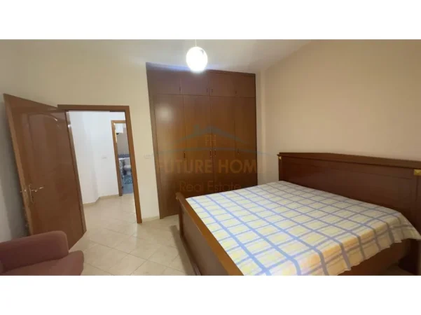 Tirane, jepet me qera apartament 1+1 Kati 1, 65 m² 400 € (Unaza e Re)