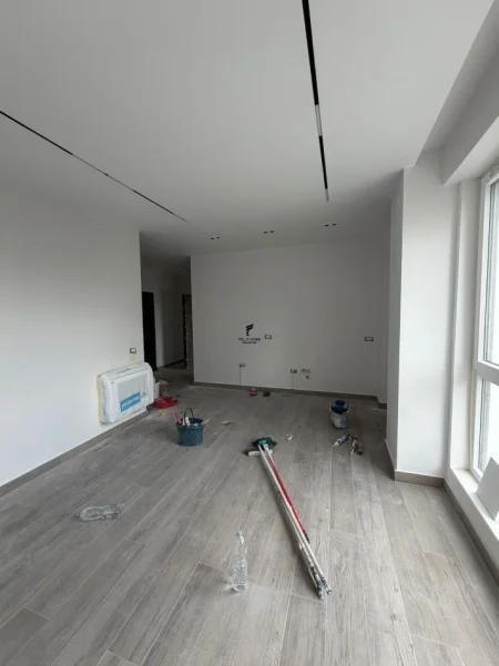 Tirane, jepet me qera zyre , 95 m² 1.200 € (KOMUNA E PARISIT)