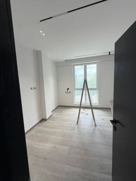 Tirane, jepet me qera zyre , 95 m² 1.200 € (KOMUNA E PARISIT)