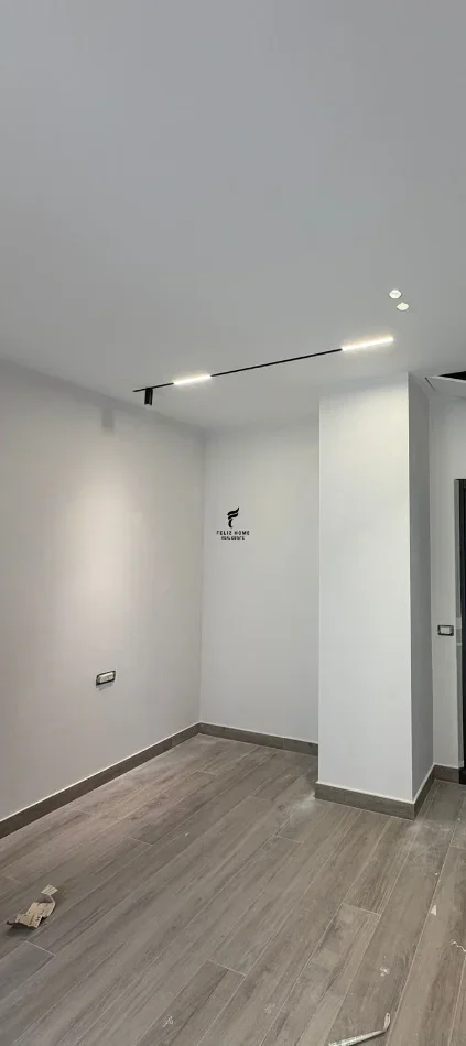 Tirane, jepet me qera zyre , 95 m² 1.200 € (KOMUNA E PARISIT)