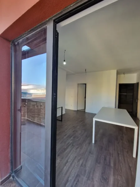 Tirane, jepet me qera apartament 2+1+Ballkon Kati 2, 103 m² 1.070 € (Garden Building, Rr. e Kavajës)