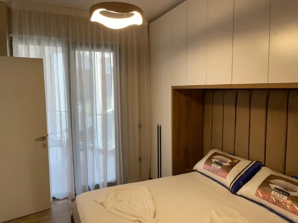 Tirane, jepet me qera apartament 1+1 Kati 2, 87 m² 950 € (rruga e kosovareve)